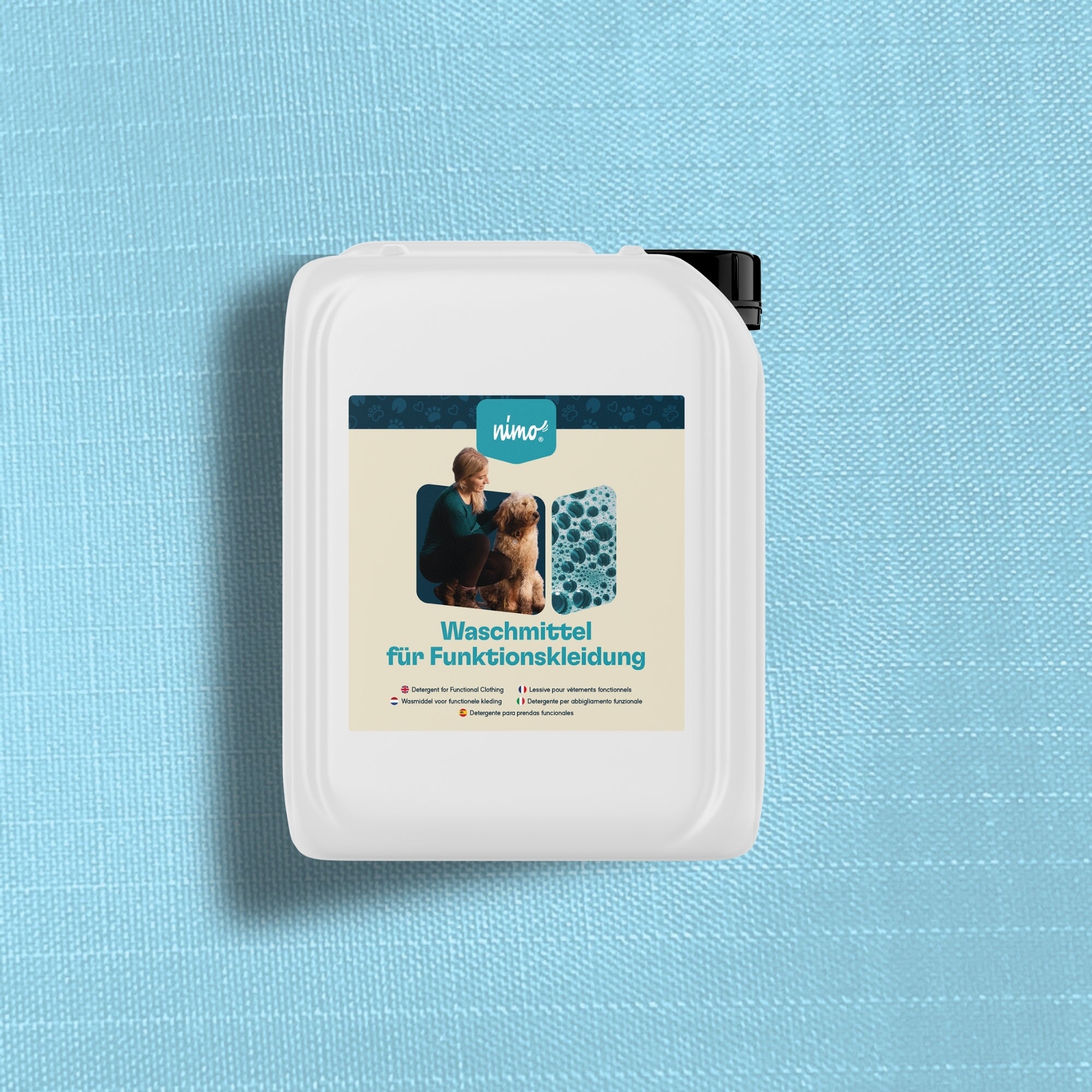 Detergent for functional clothing