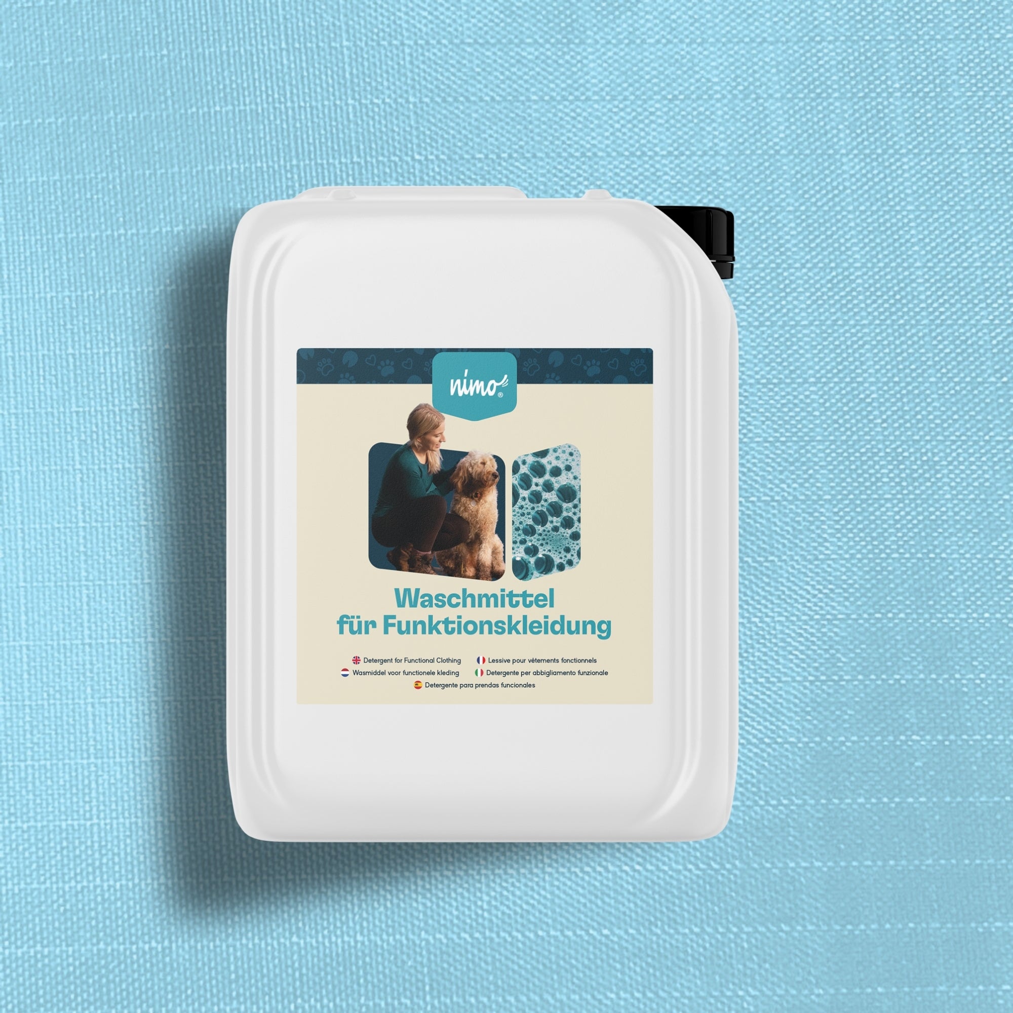 Detergent for functional clothing
